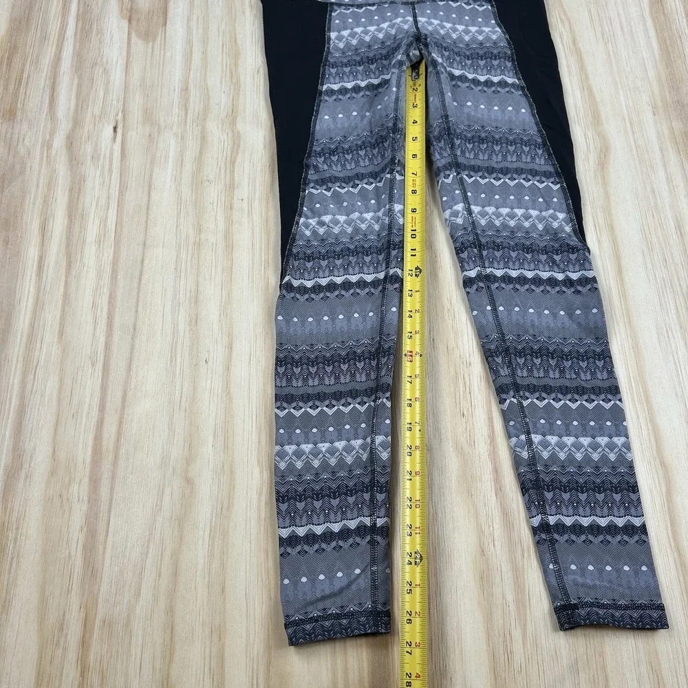 Alo Illusion 3 Chevron‎ Tribal Leggings Yoga Pants Gray Black White M Medium